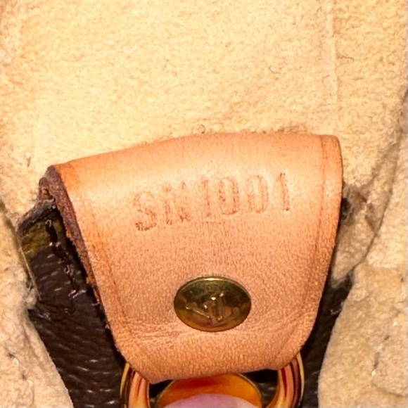 Louis Vuitton Monogram Looping GM Shoulder Bag - Picture 16 of 16